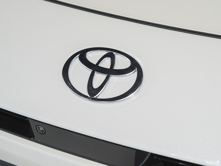 广汽丰田 凯美瑞 2024款 双擎 2.0HS 运动版 广汽丰田 凯美瑞 2024款 双擎 2.0HS 运动版