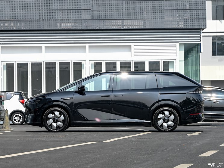 小鹏汽车 小鹏X9 2024款 610长续航Pro 小鹏汽车 小鹏X9 2024款 610长续航Pro