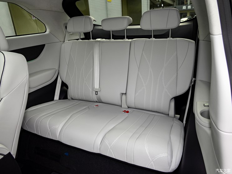 小鹏汽车 小鹏X9 2024款 610长续航Pro 小鹏汽车 小鹏X9 2024款 610长续航Pro