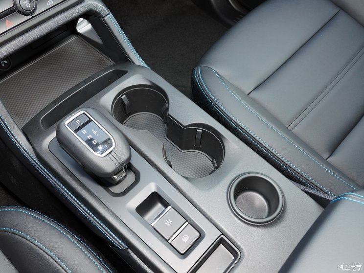 江铃福特 游骑侠Ranger 2023款 山林两驱自动版 汽油 江铃福特 游骑侠Ranger 2023款 山林两驱自动版 汽油