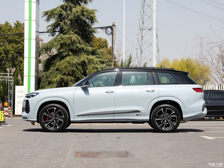 上汽奥迪 奥迪Q6 2024款 45 TFSI quattro RS 套件竞速版 7座 上汽奥迪 奥迪Q6 2024款 45 TFSI quattro RS 套件竞速版 7座