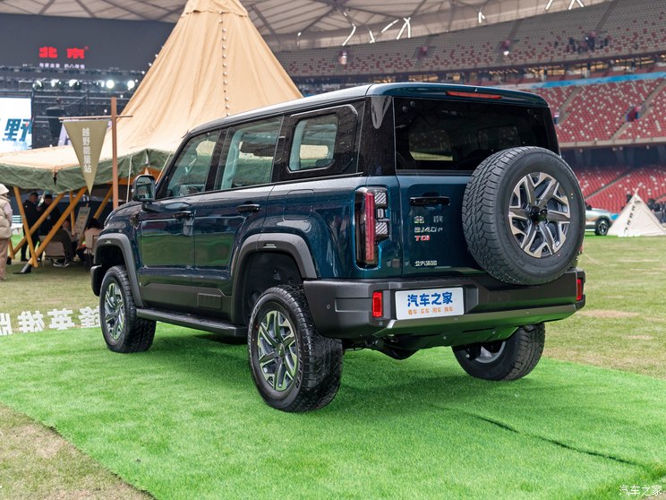 北京越野 北京BJ40 2024款 2.0D 刀锋英雄版 穿越者 北京越野 北京BJ40 2024款 2.0D 刀锋英雄版 穿越者