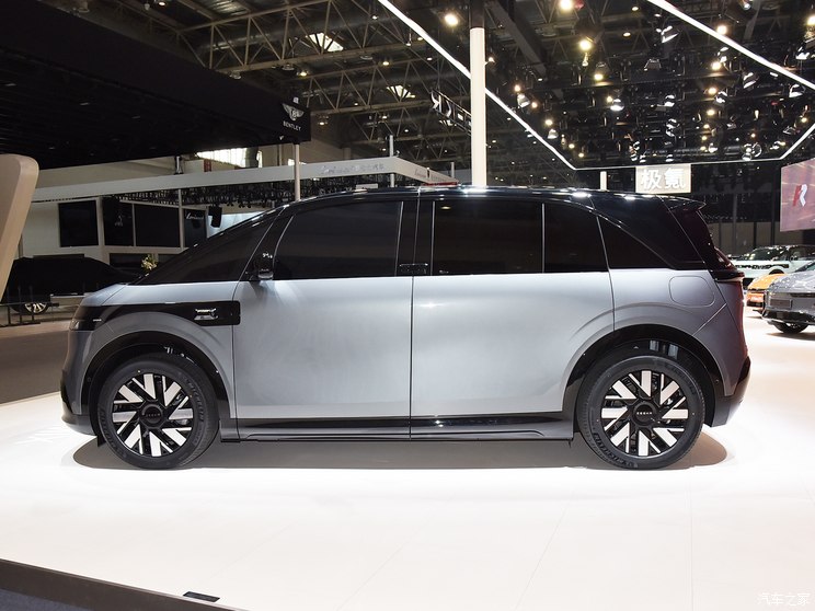 极氪 极氪MIX 2024款 三元锂 高配版 极氪 极氪MIX 2024款 三元锂 高配版