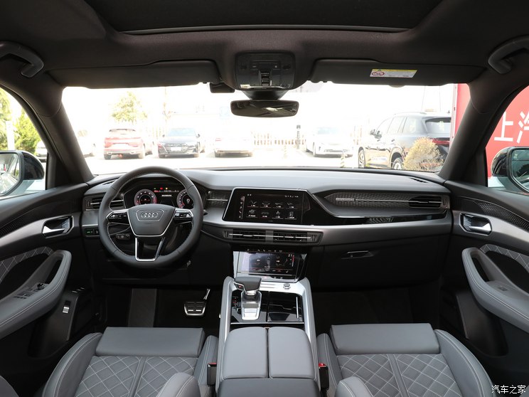 上汽奥迪 奥迪Q6 2024款 45 TFSI quattro RS 套件竞速版 7座 上汽奥迪 奥迪Q6 2024款 45 TFSI quattro RS 套件竞速版 7座