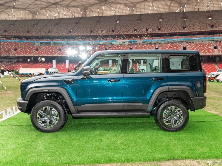 北京越野 北京BJ40 2024款 2.0D 刀锋英雄版 穿越者 北京越野 北京BJ40 2024款 2.0D 刀锋英雄版 穿越者