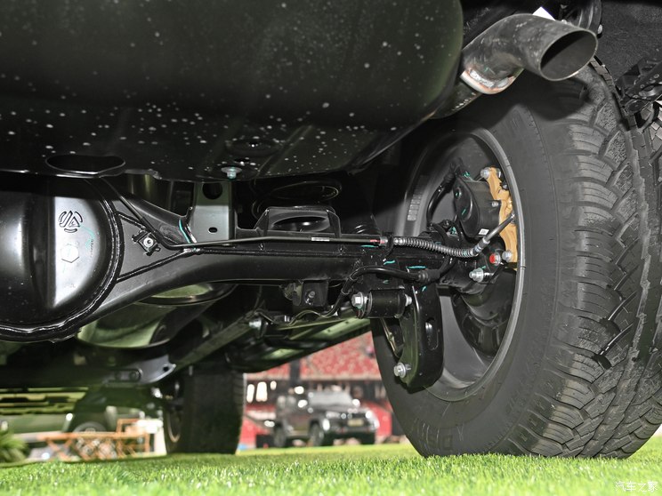 北京越野 北京BJ40 2024款 2.0T 刀锋英雄版 攀登者 北京越野 北京BJ40 2024款 2.0T 刀锋英雄版 攀登者