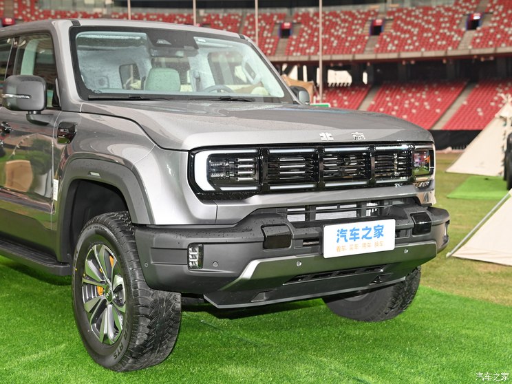 北京越野 北京BJ40 2024款 2.0T 刀锋英雄版 攀登者 北京越野 北京BJ40 2024款 2.0T 刀锋英雄版 攀登者