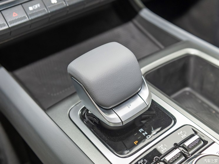 北京越野 北京BJ40 2024款 2.0D 刀锋英雄版 穿越者 北京越野 北京BJ40 2024款 2.0D 刀锋英雄版 穿越者