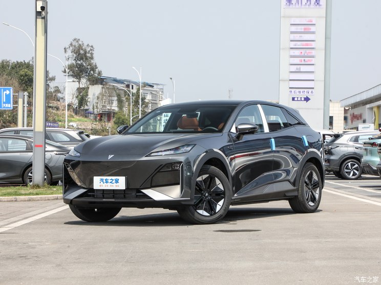 深蓝汽车 深蓝S7 2024款 121Pro荣耀版 深蓝汽车 深蓝S7 2024款 121Pro荣耀版