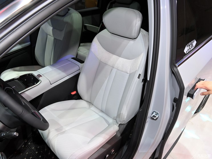 上汽大通 大家7 2024款 PHEV 基本型 上汽大通 大家7 2024款 PHEV 基本型