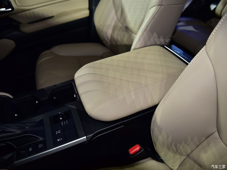 一汽丰田 普拉多 2024款 2.4T 全能TX版 5座 一汽丰田 普拉多 2024款 2.4T 全能TX版 5座