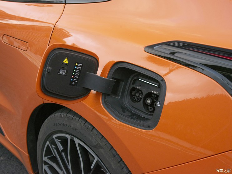 极氪 极氪001 2024款 三元锂 双电机 极氪 极氪001 2024款 三元锂 双电机