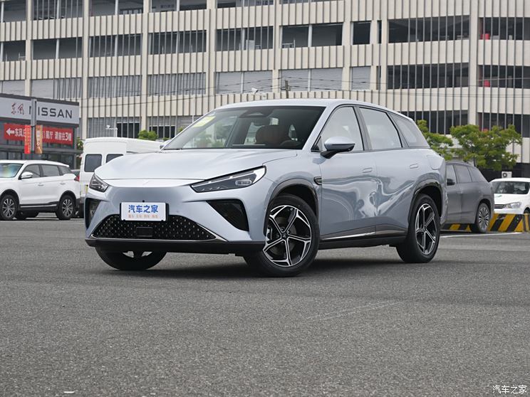 合众汽车 哪吒L 2024款 310 闪充PRO版 合众汽车 哪吒L 2024款 310 闪充PRO版