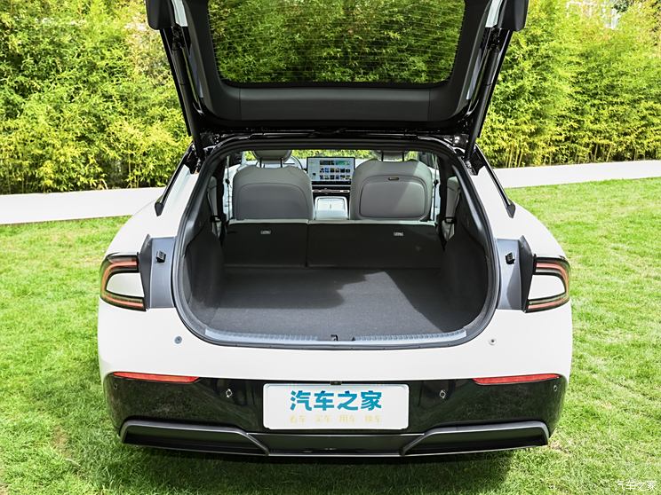 小鹏汽车 小鹏P7+ 2024款 230kw 小鹏汽车 小鹏P7+ 2024款 230kw