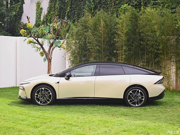 小鹏汽车 小鹏P7+ 2024款 230kw 小鹏汽车 小鹏P7+ 2024款 230kw